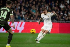 金球奖评选标准引争议：维尼修斯遗憾落选，登贝莱成焦点